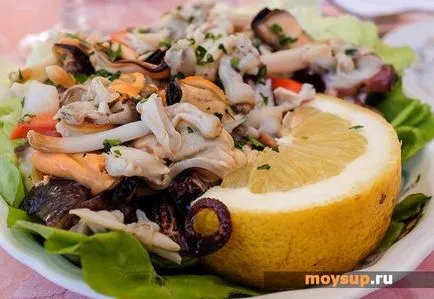 salata calda cu cocktail de fructe de mare si cartofi - un pas cu pas reteta