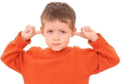 Детето следва сярата от причините за ушите