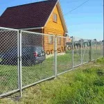 Opțiuni de garduri pentru o casă de țară pe prețurile gard pentru case particulare sub cheie