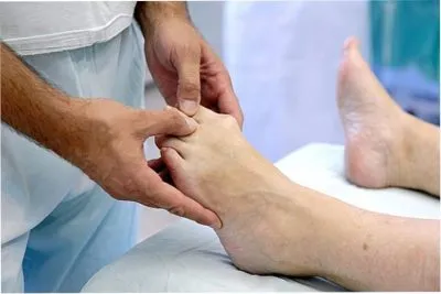 Zavar a lábujj (kisujj, hüvelykujj) tünetek, mit kell tenni