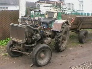 Различни домашно приготвени трактори