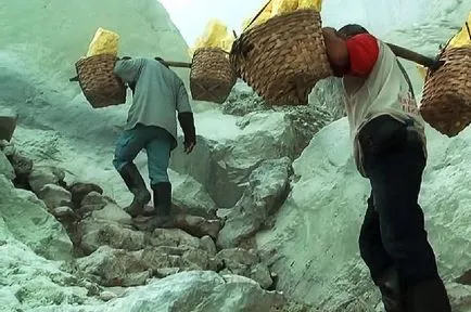 Ijen вулкан кава на остров Ява - синя лава от ада