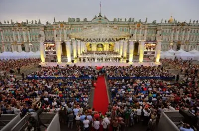 Yarskgrad - társadalom - egy koncert Palota tér napján a haditengerészet St. Petersburg, akik jönnek, ki fog