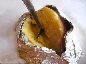 Тестени картофи във фурната напълно във фолио