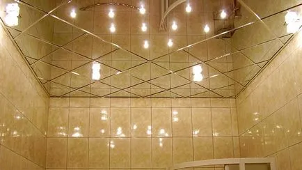 Огледален таван в примерите за баня Фото