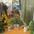 Едра бяла техника от картонени кутии за деца в предучилищна възраст с парцел-ролеви игри