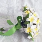 Buchet de frangipani - saison romantique - culori de lut polimer