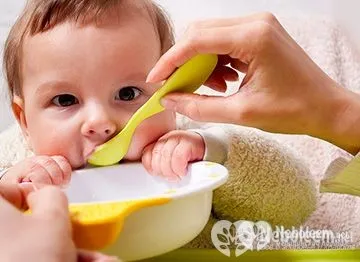Какво да се хранят бебето си на 8 месеца