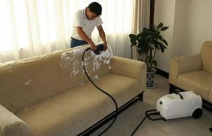Tisztítása a kanapén, mint egy ágy, tiszta a foltok otthon