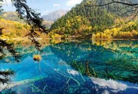 Jiuzhaigou - a völgyben vízesések és tavak, soha nem látott Kínában