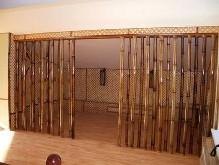 Декоративни пердета на дървени врати, изработени от мъниста