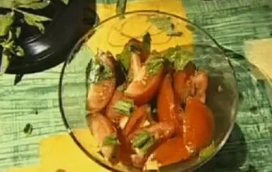 Salata cu menta si reteta de tomate, dând