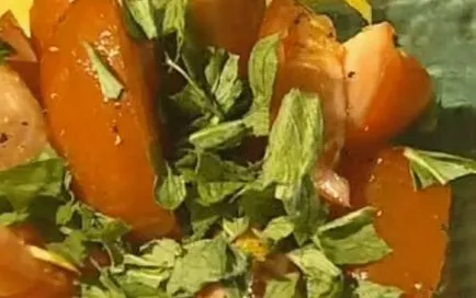 Salata cu menta si reteta de tomate, dând