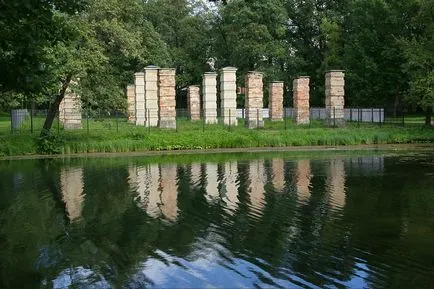 Palace Park din Gatcina Lake, Birch House, Venus pavilion, labirint de apa