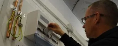 Unde și cum să obțineți o licență de electrician