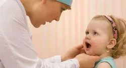 Az ínygyulladás a gyermekek tünetei és kezelése