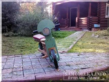 motocicleta jucărie de casa pentru nepotul