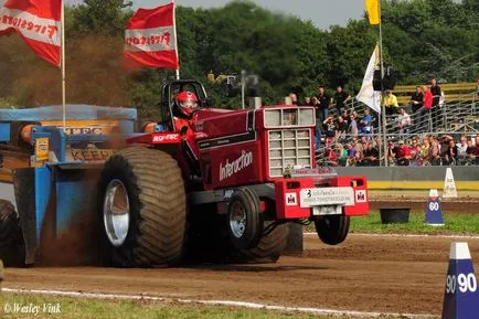 Racing a traktorok fotók és videók a valódi verseny traktorok