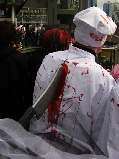Хелоуин костюми идеи, зомби грим и много кръв