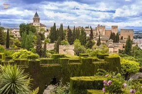 Информация за град Гранада от помещенията за разглеждане на забележителности