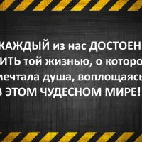 Осъществяване дървени Bluetooth говорители обливат собствените си ръце