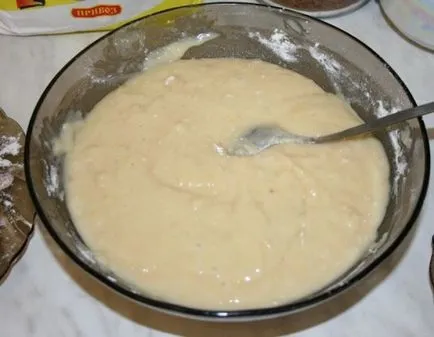 Как да се пекат торта със заквасена сметана