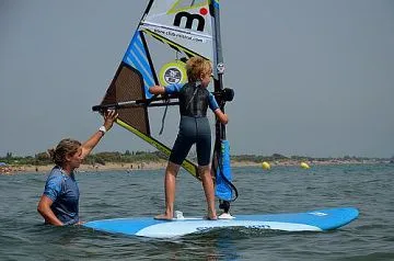 Cum să învețe să călărească în windsurfing