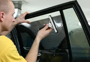 Подвижни тонирани стъкла на автомобили - временен комфорт видео
