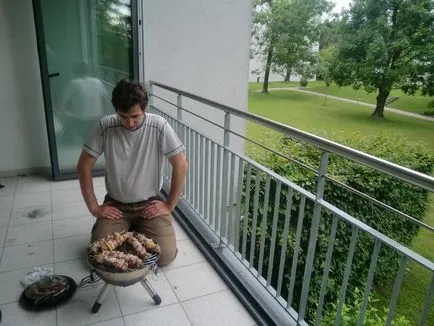 Gratar pe balcon BBQ cum se instalează propriile lor mâini