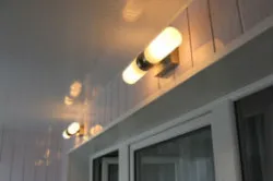 Cum să efectueze o lumină pe balcon (foto și video)