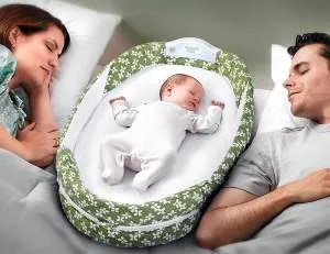Колко трябва да спи новородени бебета (през нощта, през деня)