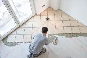Как да се сложи плочки на пода с ръце видео направляващи