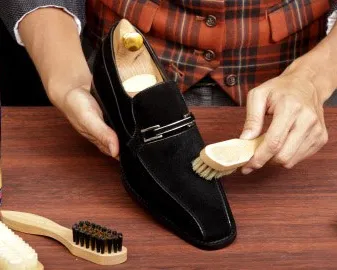 Hogyan lehet eltávolítani a penészt velúr cipő