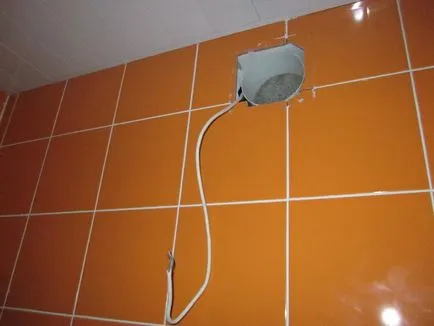 Как да инсталирате предния капак в банята