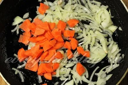 Картофи с гъби в саксии в рецептата на фурна със снимка
