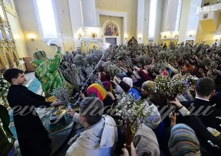 Când lumina în biserică salcie