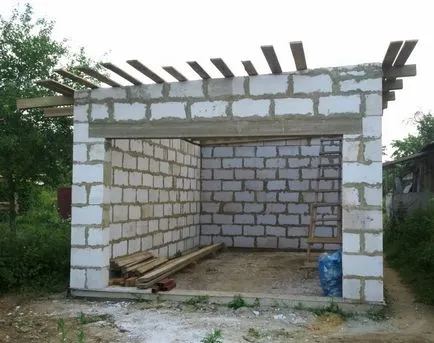 Изграждане на гаража в селска къща