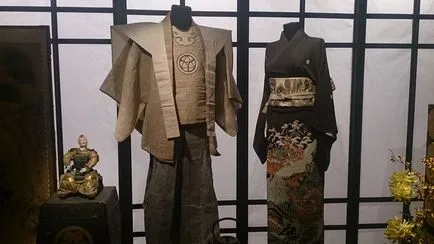 modele de costum de samurai cu mâinile lor