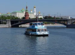 Премахване на лодката за сватба в Москва