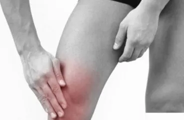 Преместването на чашата на сублуксация или разместване на коляното, което прави, симптоми и лечение на изкълчване в