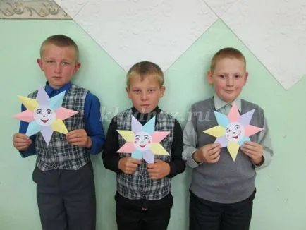 Nap a művészeti papír origami Grade 3