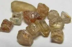 Кварцов камък и неговите свойства, които се интересуват в знак на зодиака, а стойността на цвят