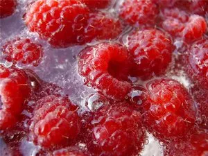 Raspberry tea és málna lekvárral megfázás és más betegségek