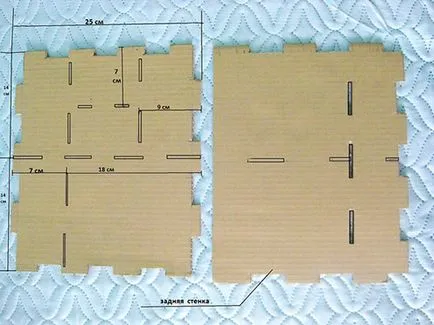 Mini piept de sertare din carton cu note mâinile lor, femei