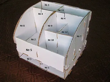 Mini piept de sertare din carton cu note mâinile lor, femei