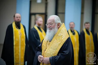 Metropolitan oroszlán iskolai megszentelődés „Ivushka” iskola - ez a második otthona, és a tanárok és a diákok