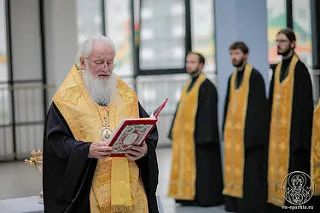 Metropolitan oroszlán iskolai megszentelődés „Ivushka” iskola - ez a második otthona, és a tanárok és a diákok