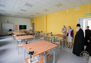 Metropolitan oroszlán iskolai megszentelődés „Ivushka” iskola - ez a második otthona, és a tanárok és a diákok