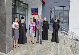 Metropolitan oroszlán iskolai megszentelődés „Ivushka” iskola - ez a második otthona, és a tanárok és a diákok