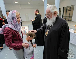 Metropolitan oroszlán iskolai megszentelődés „Ivushka” iskola - ez a második otthona, és a tanárok és a diákok